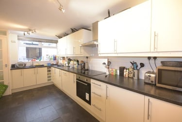 6 bed house, Doncaster Road, Jesmond Vale, Newcastle, NE21RB - Image 1
